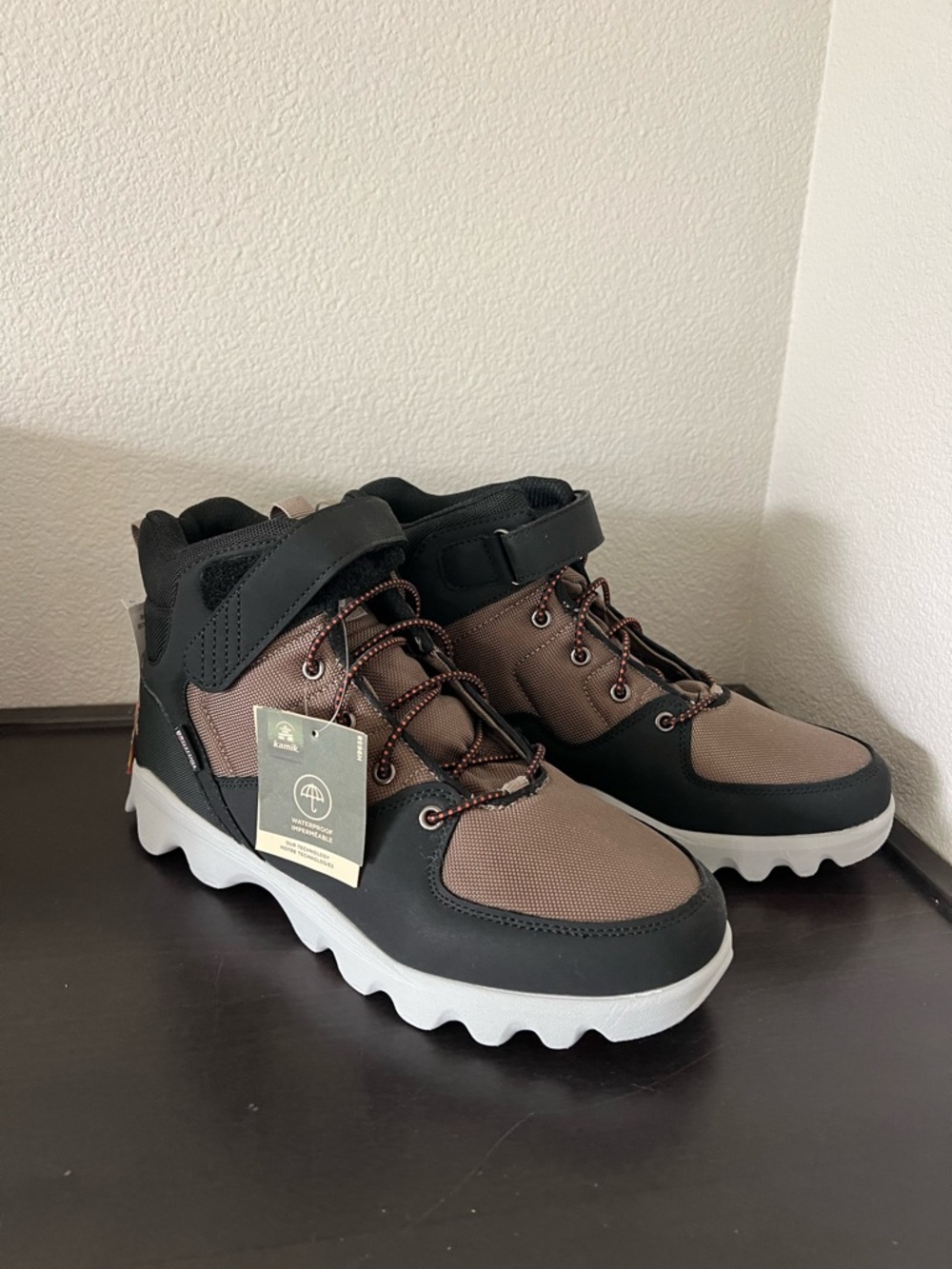 Kamik Men’s Fossil Lynx Waterproof Lace up Boots Size 8